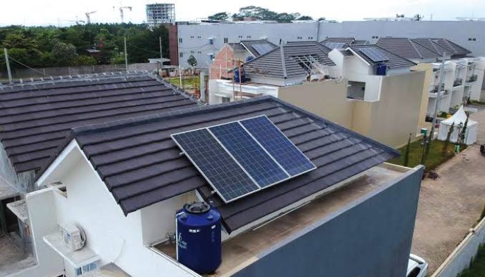 Pasang PLTS Atap Harus Izin PLN, ESDM Ungkap Alasannya