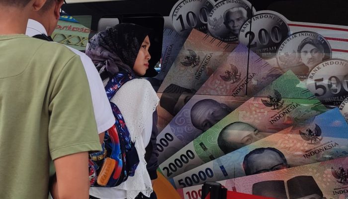 SERAMBI 2024: Mobil Kas Keliling BI Sultra Standby Layani Pemudik di Pelabuhan Nusantara dan Wawonii