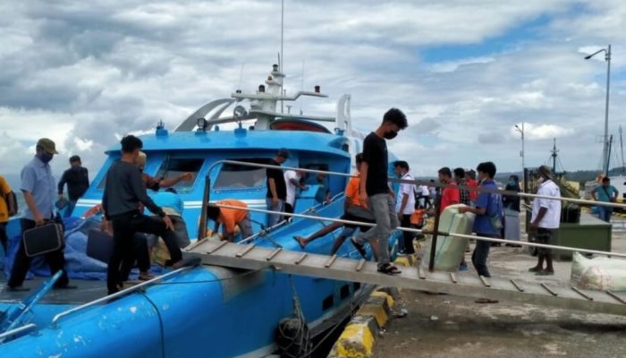 Keluhan Penumpang Kapal Cepat Kendari – Raha; Tetap Bayar Tiket Mahal Meski Tidak Dapat Kursi