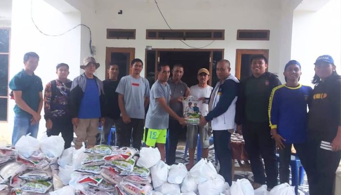 Dinas Sosial Koltim Distribusi Bantuan Sembako ke Para Korban Banjir Uluiwoi