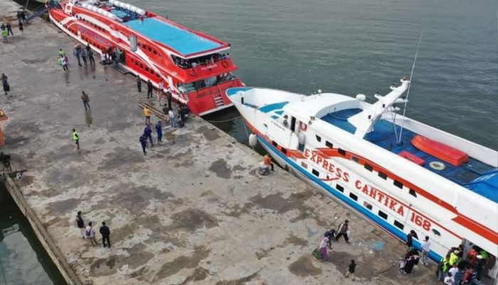Dua Unit Kapal Cepat Siaga, Back Up Pemudik yang Membludak di Pelabuhan Nusantara Kendari