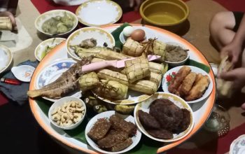 Tradisi Haroa masyarakat suku Muna dan Buton Provinsi Sulawesi Tenggara menjadi ritual wajib setiap menyambut hari raya Lebaran. Ini haroa berupa makanan tradisional khas mulai dari lapa-lapa, cucur hingga kue wajik disajikan dalam dulang.