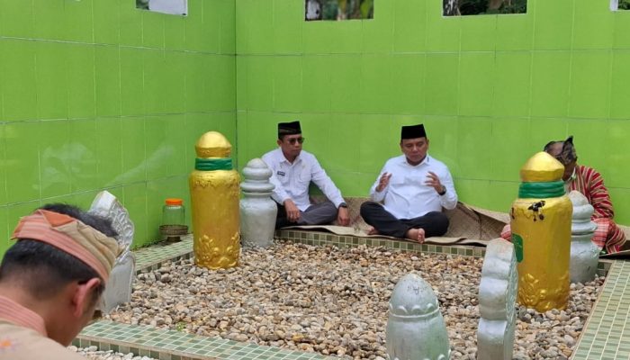 Andap Budhi Ziarahi Makam Sultan Buton Alm La Ode Muhamad Izat Manarfa