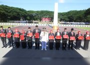 12 ASN Terima Satyalancana Karya Satya Saat HUT ke-60 Sultra, Salah Satunya Adik Eks Gubernur Ali Mazi