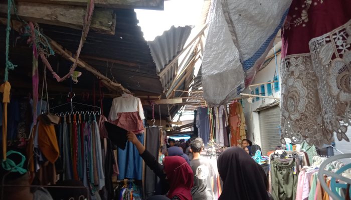 Berburu Baju Lebaran, Warga Muna Barat Padati Pasar  Lawa