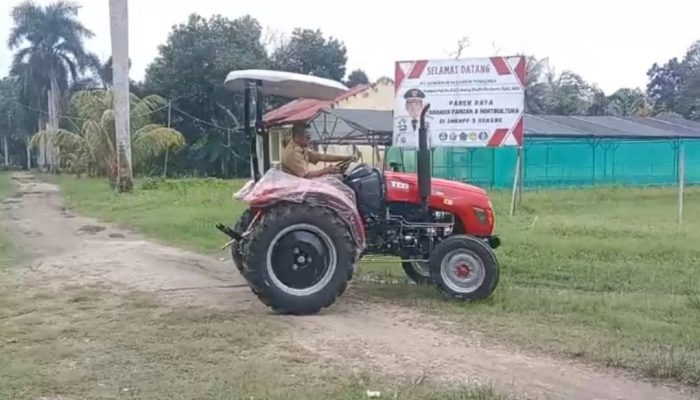SMKN Pertanian Konawe Keciprat Bantuan Traktor Roda 4 dari Dikbud Sultra