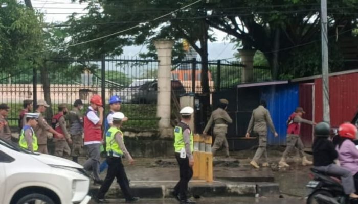 50 Personel Polisi Siaga Saat Penertiban Lapak UMKM di Eks MTQ Kendari