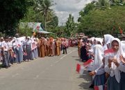 Semangat Ratusan Pelajar di Mubar Tunggu Kedatangan Presiden Jokowi, Sabar Meski Dilanda Terik Matahari