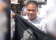 Curhat Warga Waulai Mubar Dapat Baju Kaos Jokowi Berkah Menunggu di Bawah Terik Matahari