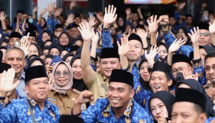 Pj Gubernur Andap Tekankan Loyalitas dan Pelayanan ke Ribuan PPPK Usai Serah Terima SK