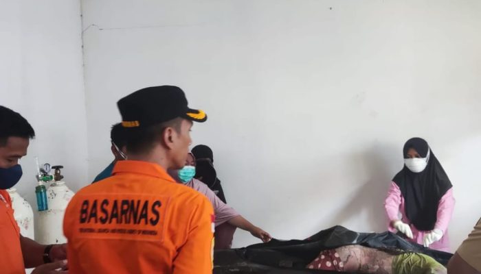 Tim SAR Gabungan Evakuasi Jenazah Korban Tenggelam di Sungai Lalowosula ke RSUD Koltim 