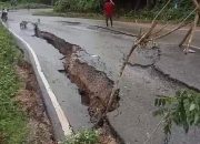 Poros Jalan Wolasi-Punggaluku Konsel Amblas Akibat Longsor, Kendaraan Sulit Melintas