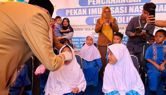 Ikhtiar Pemprov Sultra Menuju Bebas Polio, Sekda Asrun Lio Serentak Imunisasi Siswa SD Kendari
