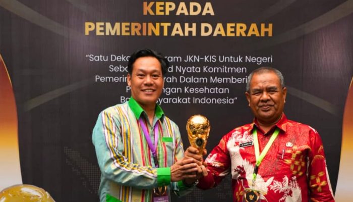 Kembali Terima UHC Award 2024, Sekda Mubar Sebut Warganya Cukup Pakai KTP Saat Berobat