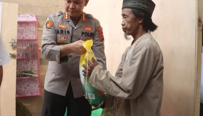 Kapolres Kendari Santuni Pemulung yang Tampung Santri Konsel Hilang Enam Bulan