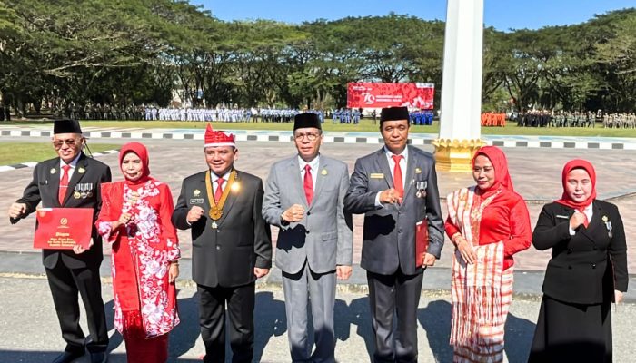 Sekda Sultra & Dua ASN di Sultra Dianugerahi Satyalancana Karya Satya di Momen Peringatan HUT ke 79 RI