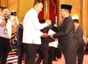 Momen Sakral Kala Pj Gubernur Sultra Terima Duplikat Bendera Pusaka