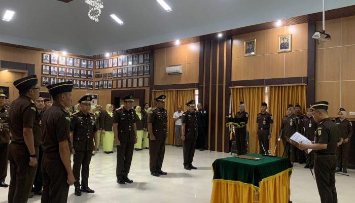 Kajati Hendro Dewanto Lantik Kajati Buton dan Kajari Wakatobi