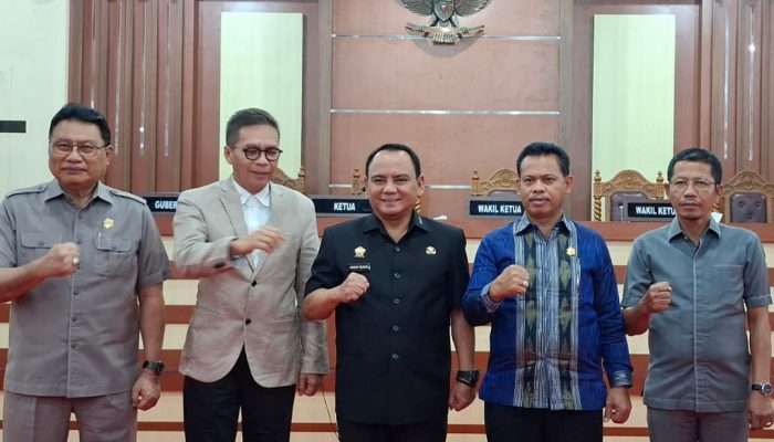 Pj Gubernur Bersama DPRD Sultra Rapat Paripurna KUA-PPAS dan Tetapkan Lima Perda