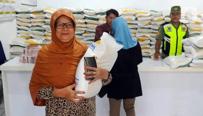 Sederet Program Bansos Jokowi Bakal Lanjut di Era Prabowo