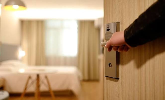 Saran Staf Hotel: Jangan Langsung Nyalakan Lampu Saat Masuk Kamar