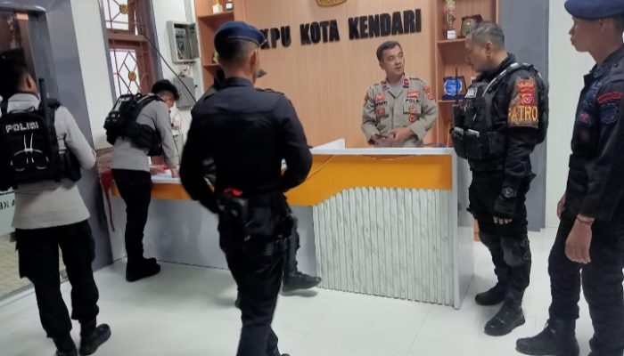 Jaga Logistik Pemilu Tetap Aman Jelang Pilkada, Kepolisian Mulai Siagakan Personil di KPU Kota Kendari