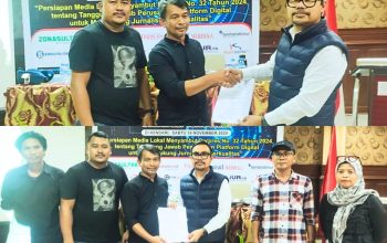 Dari Kiri, Zainal Ishaq/AJI Kendari (Pimpinan Sidang Konferwil), Wiwid/Sultranesia (Sekretaris Terpilih), Nuryadi/Lentera Sultra (Ketua Terpilih), Upi Asmaradhana (AMSI Pusat), Djufri Rahim/Sultrakini (Ketua Dimisioner/Korwil Wilayah Timur AMSI), Lina/Lajur.co (Sekretaris Sidang Konferwil).