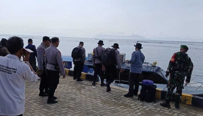 Jadi Lokasi TPS Terjauh, Distribusi Logistik Pilkada di Saponda Laut Konawe Dikawal TNI – Polri