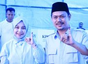 Petahana Bupati Koltim Abd Azis Didampingi Istri Salurkan Hak Suara di TPS 2 Desa Matabondu