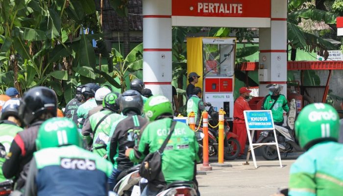 Bahlil Beri Sinyal Ojol Tak Dapat Subsidi BBM