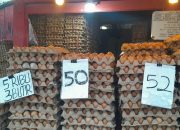 Perkembangan Harga Bapok Jelang Nataru: Telur Ayam Ras Naik Rp2 Ribu, Beras Kini Rp600 Ribu per Karung
