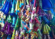 Pedagang Trompet Musiman di Kendari Panen Untung Jelang Tahun Baru