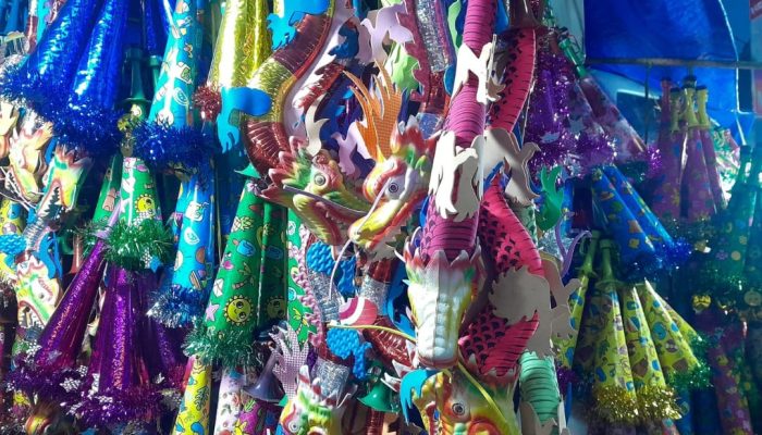 Pedagang Trompet Musiman di Kendari Panen Untung Jelang Tahun Baru