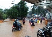 Banjir dan Tanah Longsor di Kendari Sisakan Material Lumpur di Rumah Warga, Korban Terpaksa Mengungsi