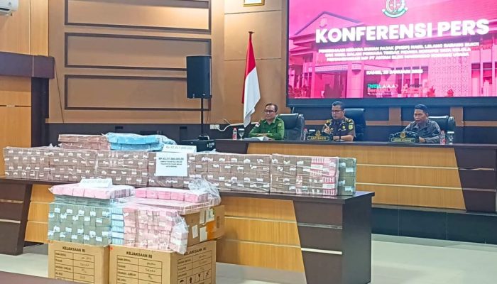 Kejati Sultra Serahkan Rp42 Miliar ke Kas Negara, Hasil Lelang Ore Nikel di Blok Mandiodo