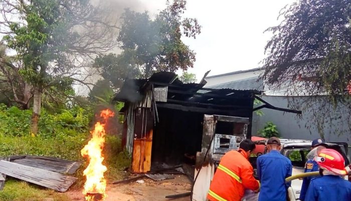 Kios Pertamini di Poasia Hangus Terbakar Saat Pemilik Pindahkan BBM