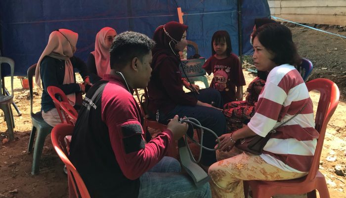 Posko Medis Dompet Dhuafa Berikan Pelayanan Kesehatan Bagi Korban Kebakaran di TPA Puuwatu Kendari