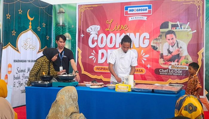Sambil Masak, Master Chef La Ode Kampanye Makanan Bergizi di Event Cooking Demo Indogrosir
