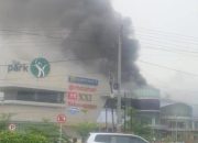 Mall The Park Kendari Terbakar, Pemadam Bergerak Padamkan Api