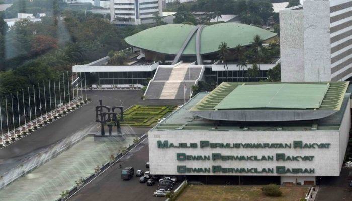 Tatib Baru DPR Bisa Rekomendasi Pemberhentian Hakim MA hingga MK