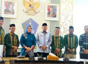 Siska-Sudirman Tunaikan Zakat Fitrah, Ajak Warga Kendari Salurkan Lewat BAZNAS
