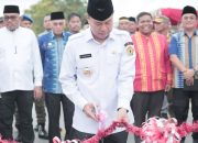 Gubernur Andi Sumangerukka Resmikan Gerbang Batas Koltim-Konawe