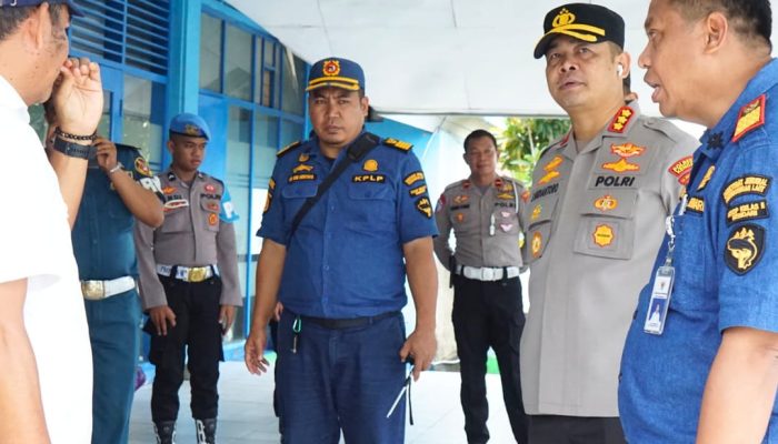 Kapolresta Kendari Pantau Langsung Arus Mudik di Pelabuhan Nusantara Kendari