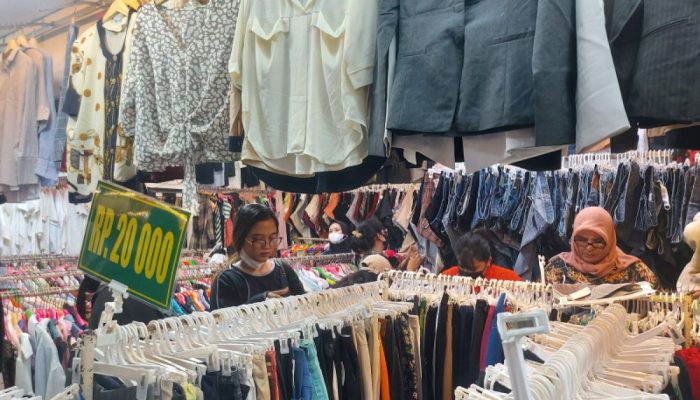 Bahaya Baju Thrifting, Waspadai Risiko Kesehatan dari Fashion Murah