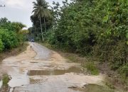 Punya Wisata “Pasir Merah”, Kondisi Jalan ke Dermaga Pajala Mubar Memprihatinkan, Jadi Kubangan Lumpur Saat Hujan