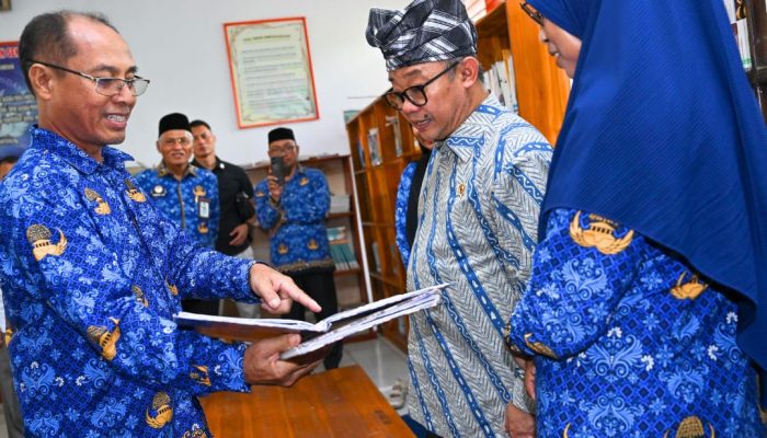 Mendikdasmen Tinjau Pelaksanaan Pembelajaran SMPN 1 Konsel