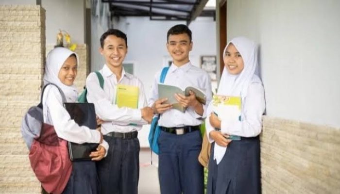 Pemerintah Akan Sanksi Sekolah yang Ubah Kuota di SPMB 2025, Dana BOS Tak Cair!