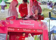 Posko Haji Telkomsel Standby di Asrama Haji Sultra: Edukasi Jemaah Agar Hemat Pulsa di Tanah Suci