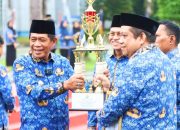 Wagub Sultra Beri Penghargaan ke ASN dan 5 OPD Teraktif di Upacara Harkitnas