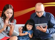 Orang Tua Sering Main Gadget di Dekat Anak Bisa Picu Masalah Kesehatan Mental
